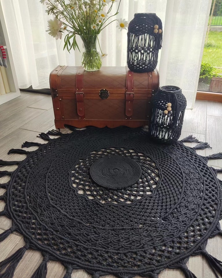 Dywanik makramowy CZARNY KSIĘŻYC - DeasyArt – rękodzieło Boho, lampiony & dekoracje handmade