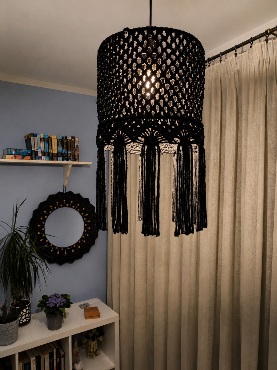 Abażur makramowy w stylu Boho „Noir Luna” - DeasyArt – rękodzieło Boho, lampiony & dekoracje handmade