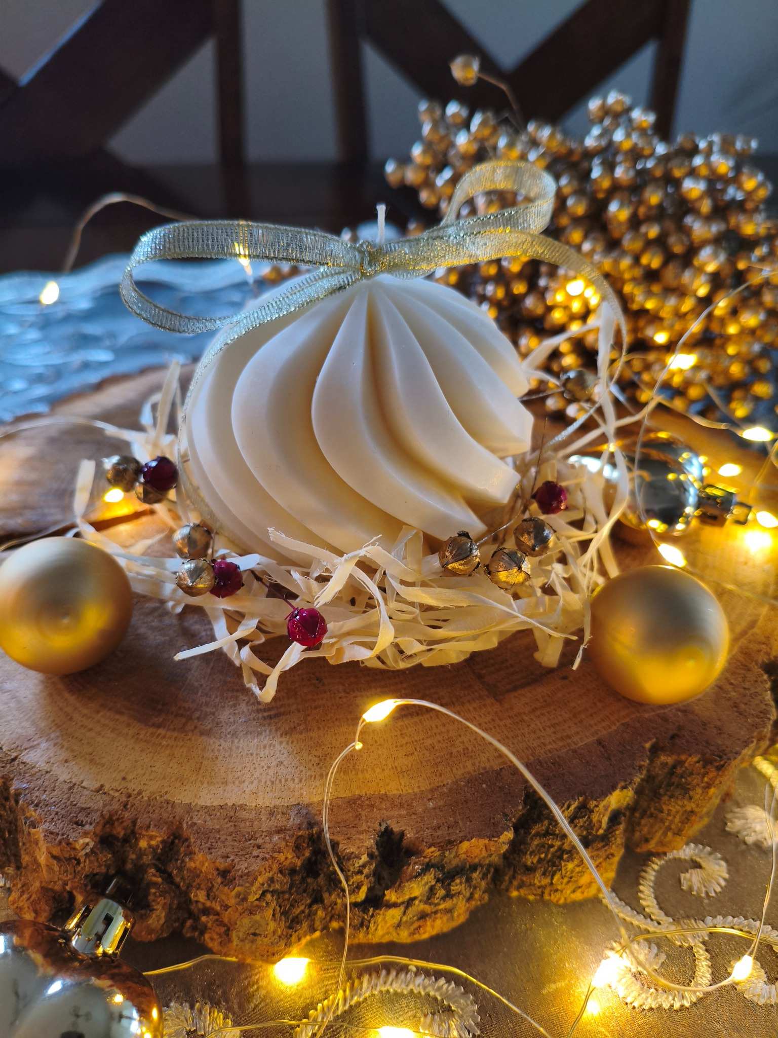 Świąteczna świeca sojowa BOMBKA  - DeasyArt – rękodzieło Boho, lampiony & dekoracje handmade