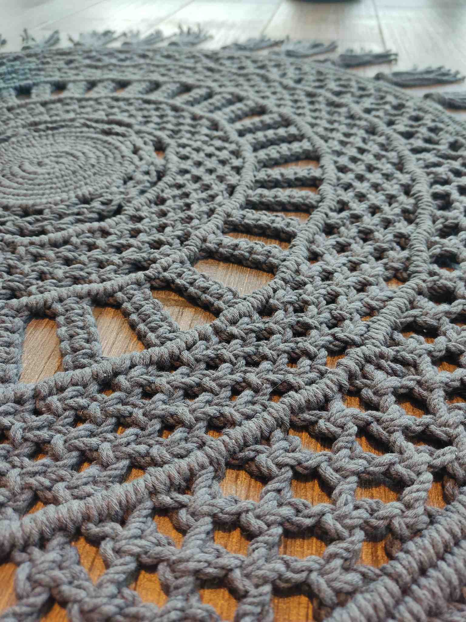 Dywanik makramowy MGIEŁKA PORANKA - DeasyArt – rękodzieło Boho, lampiony & dekoracje handmade