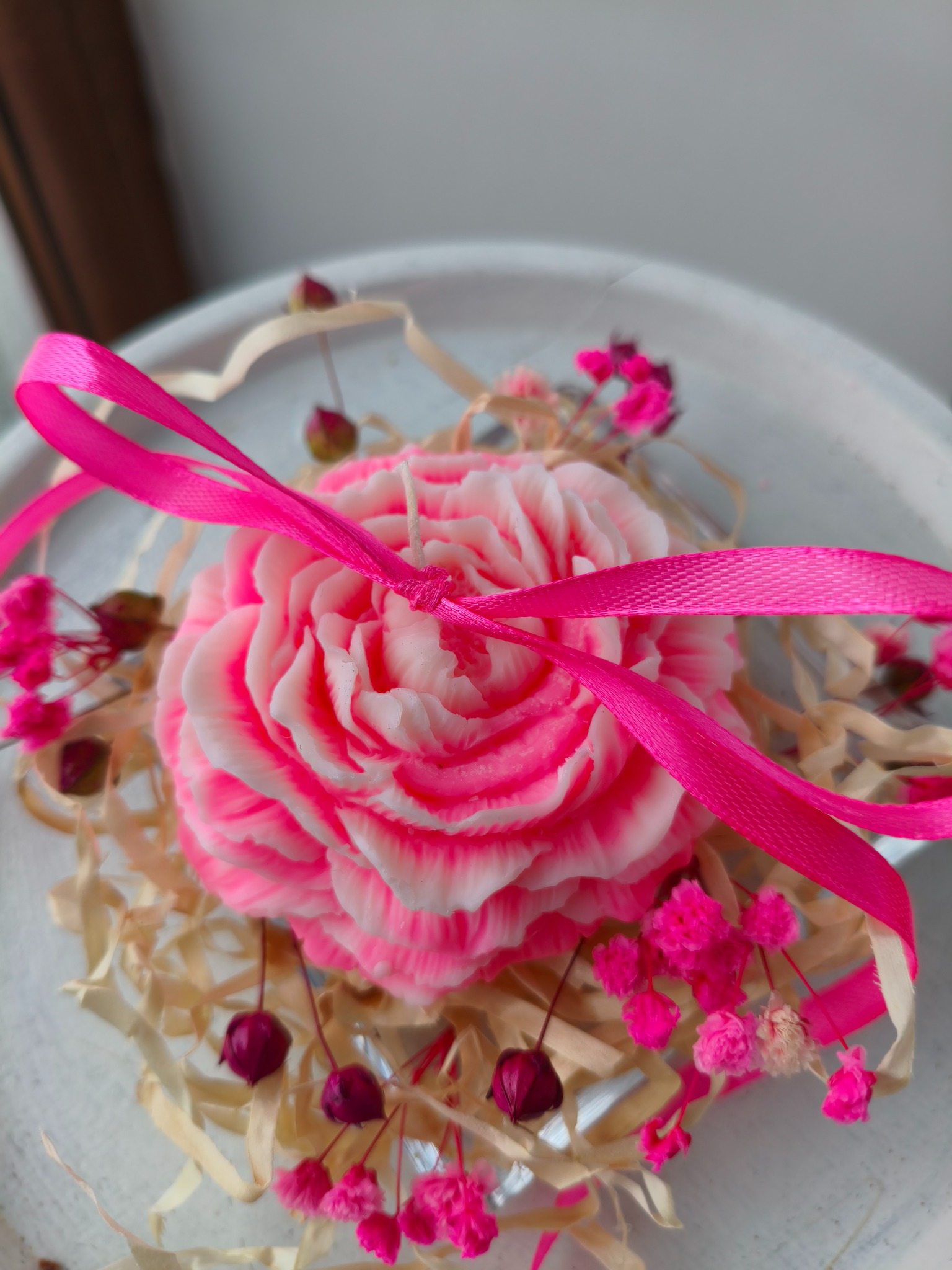 Upominek na Dzień Babci - świeca z wosku sojowego w kształcie piwonii - DeasyArt – rękodzieło Boho, lampiony & dekoracje handmade