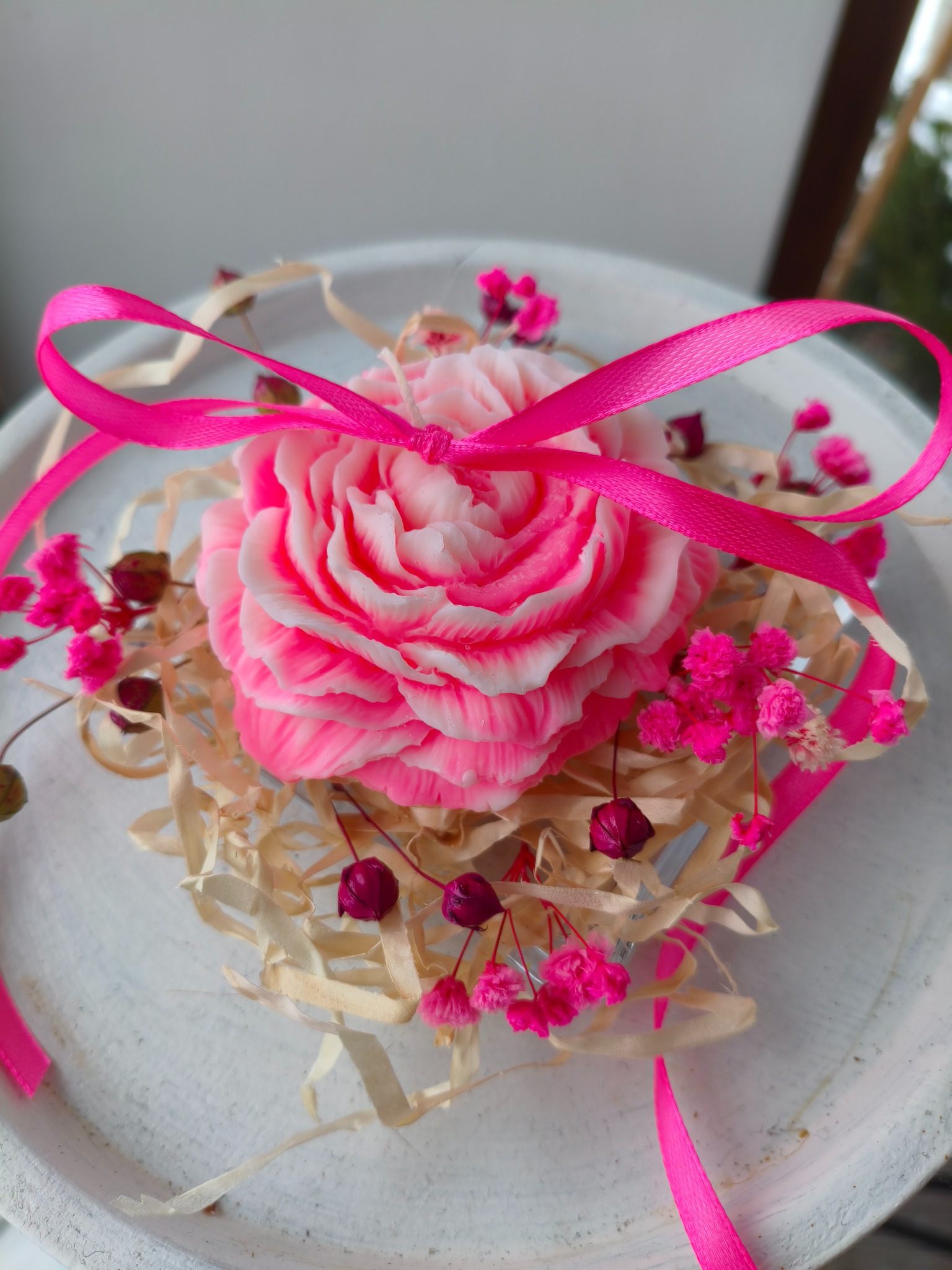 Upominek na Dzień Babci - świeca z wosku sojowego w kształcie piwonii - DeasyArt – rękodzieło Boho, lampiony & dekoracje handmade