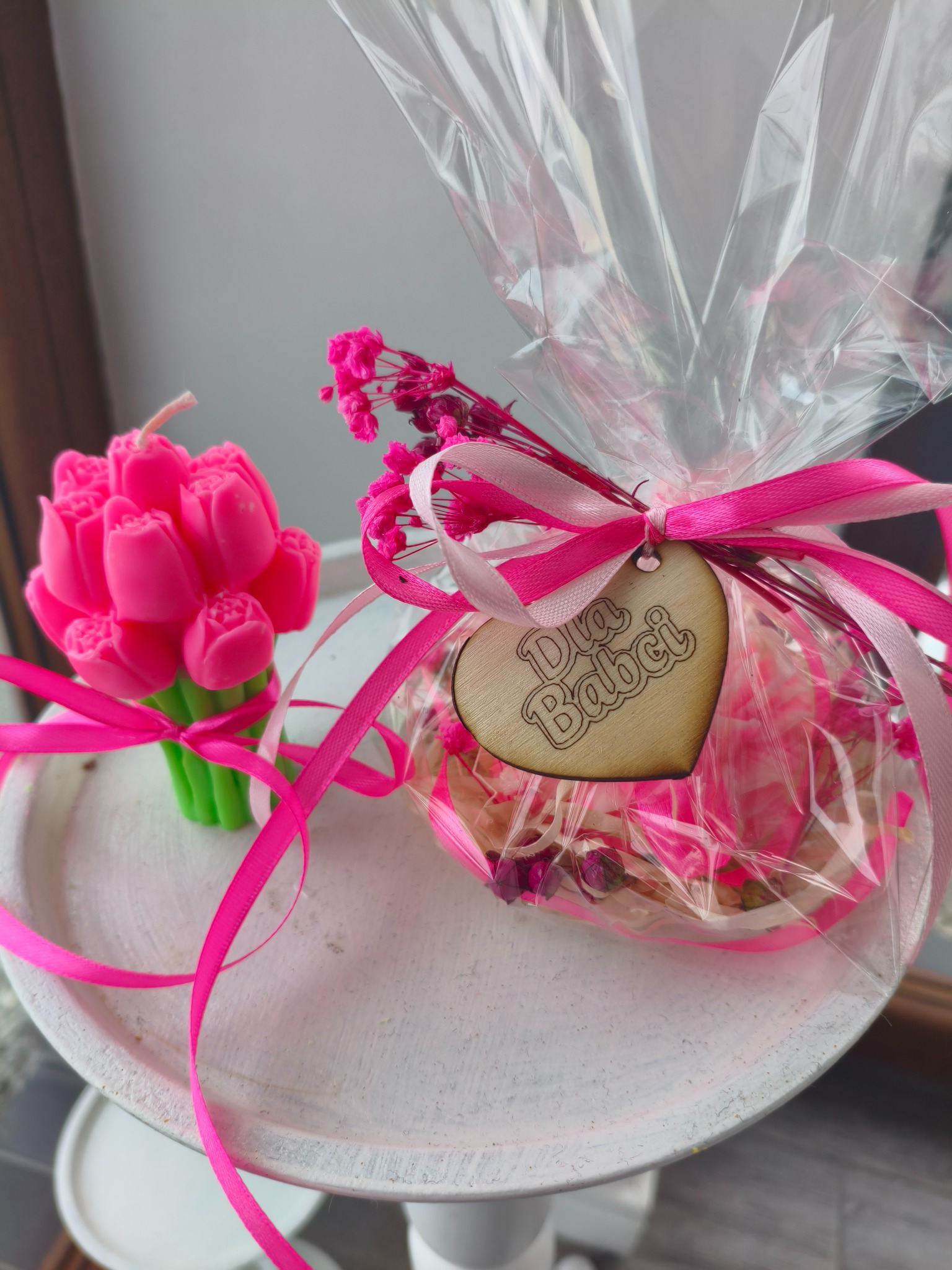 Upominek na Dzień Babci - świeca z wosku sojowego w kształcie piwonii - DeasyArt – rękodzieło Boho, lampiony & dekoracje handmade