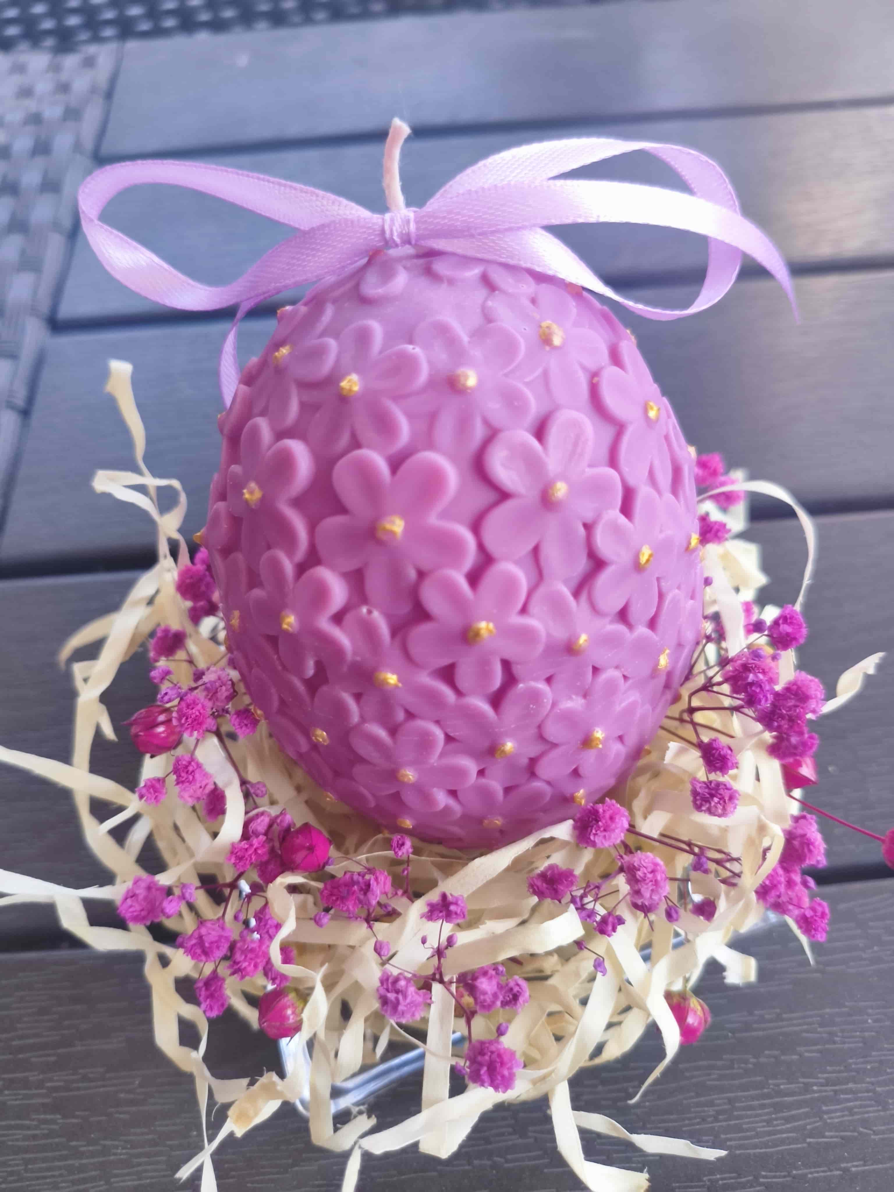 Wielkanocna świeca z wosku sojowego z aromatem - fioletowa - DeasyArt – rękodzieło Boho, lampiony & dekoracje handmade