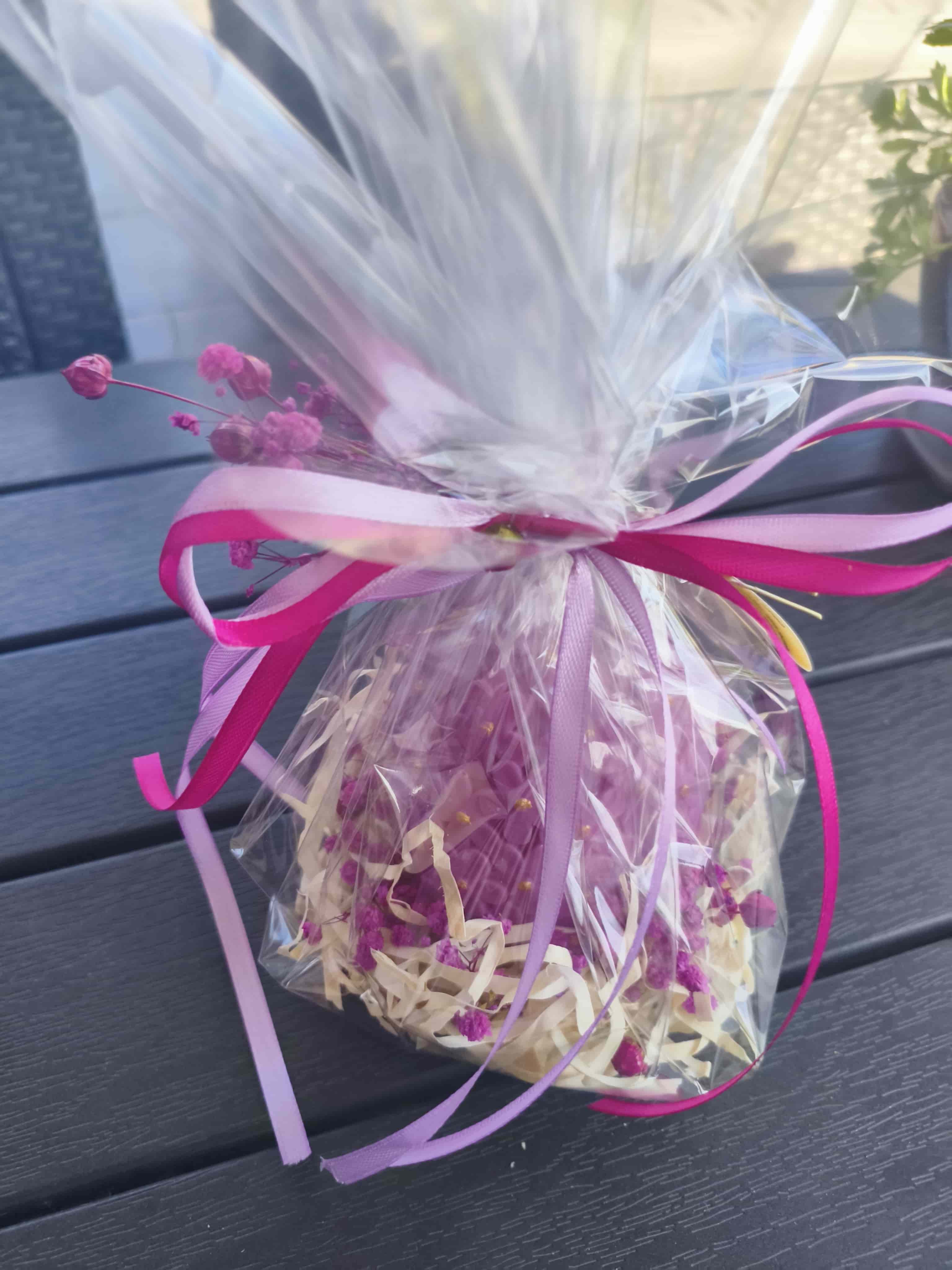 Wielkanocna świeca z wosku sojowego z aromatem - fioletowa - DeasyArt – rękodzieło Boho, lampiony & dekoracje handmade