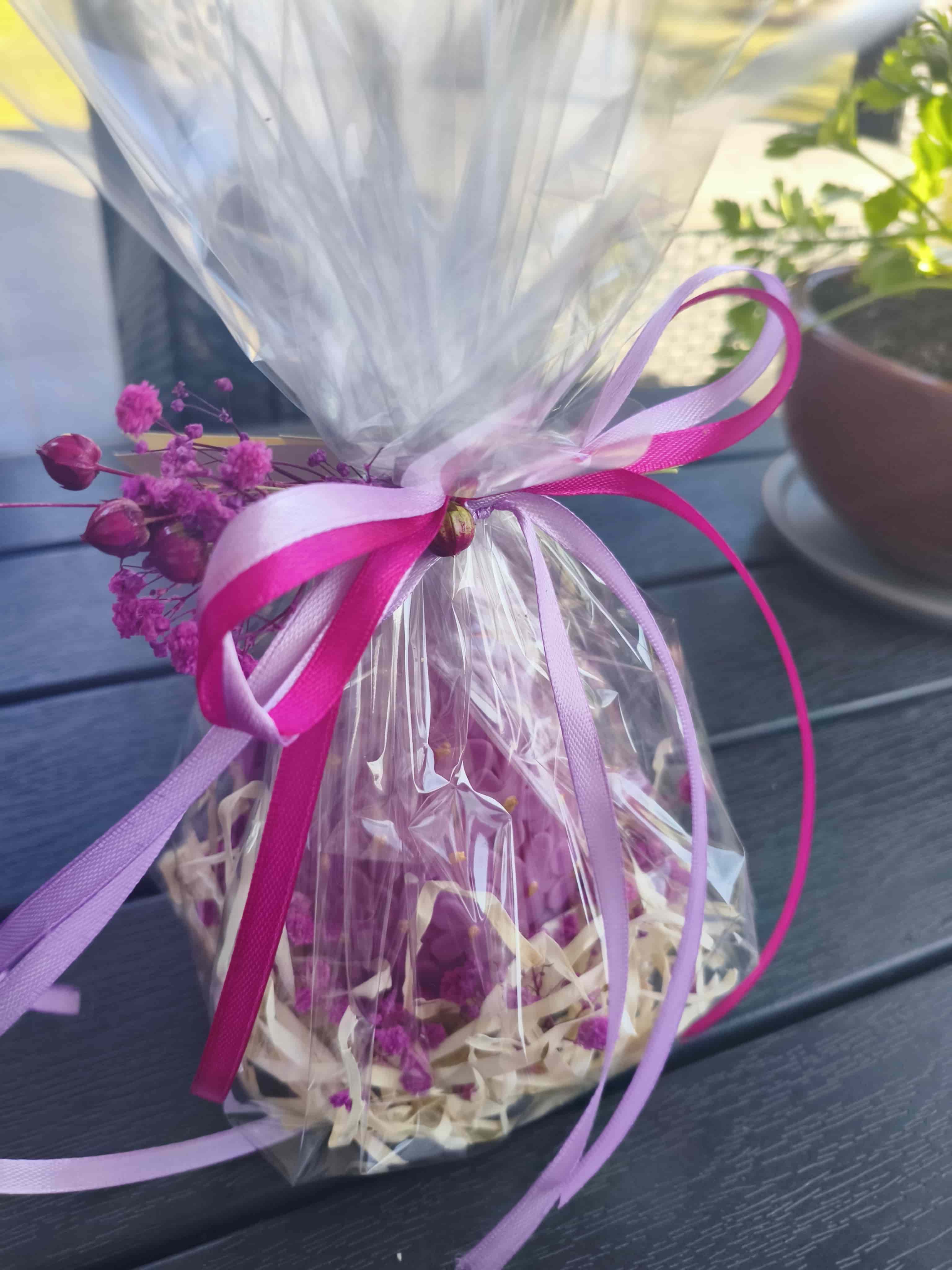 Wielkanocna świeca z wosku sojowego z aromatem - fioletowa - DeasyArt – rękodzieło Boho, lampiony & dekoracje handmade