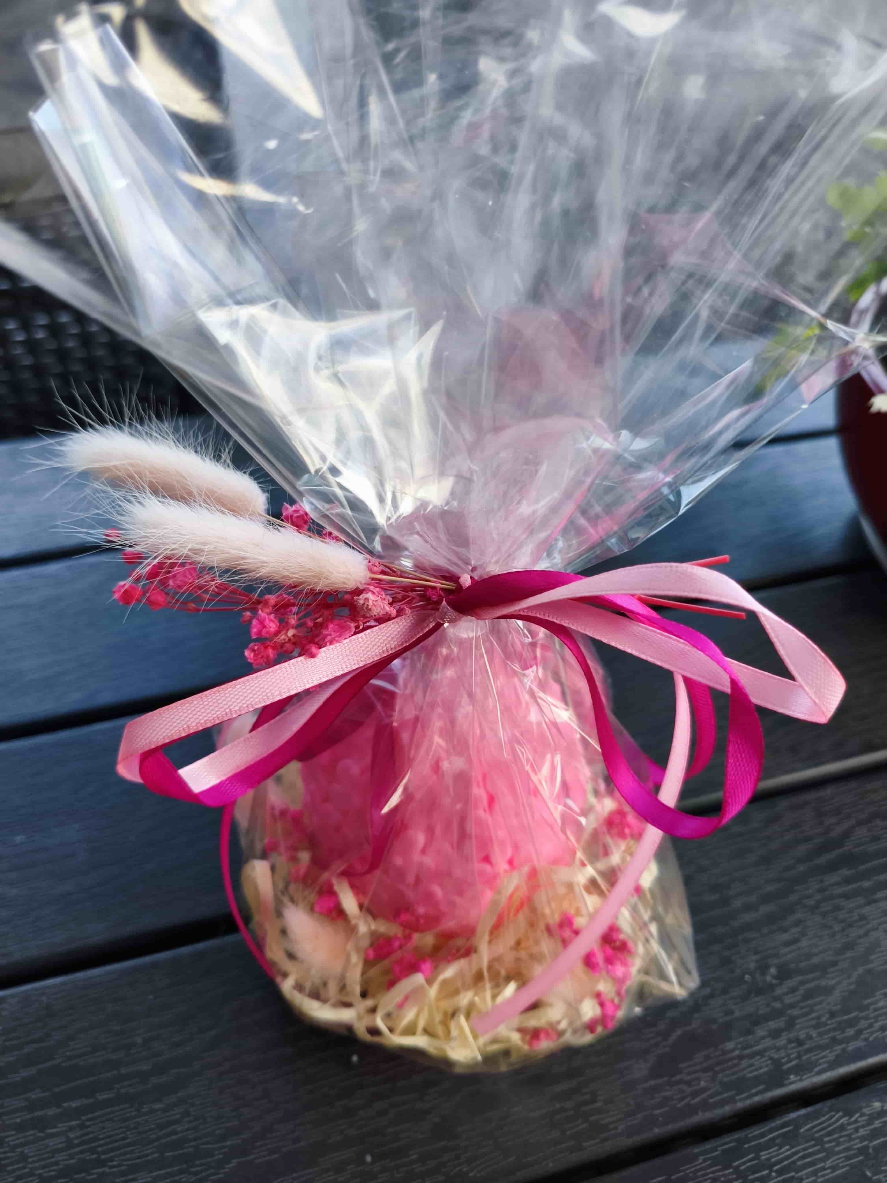 Wielkanocna świeca z wosku sojowego z aromatem - różowa  - DeasyArt – rękodzieło Boho, lampiony & dekoracje handmade