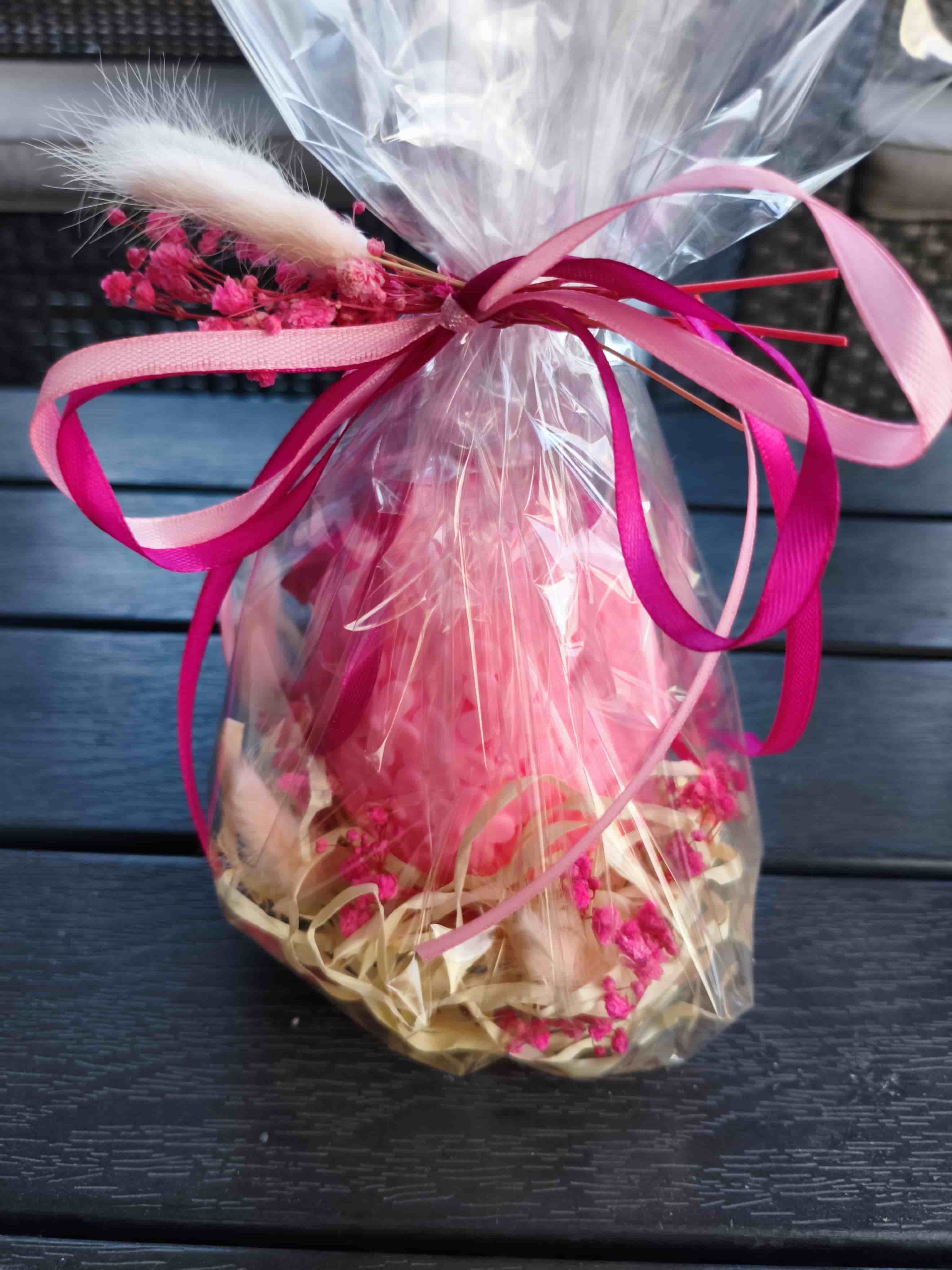 Wielkanocna świeca z wosku sojowego z aromatem - różowa  - DeasyArt – rękodzieło Boho, lampiony & dekoracje handmade