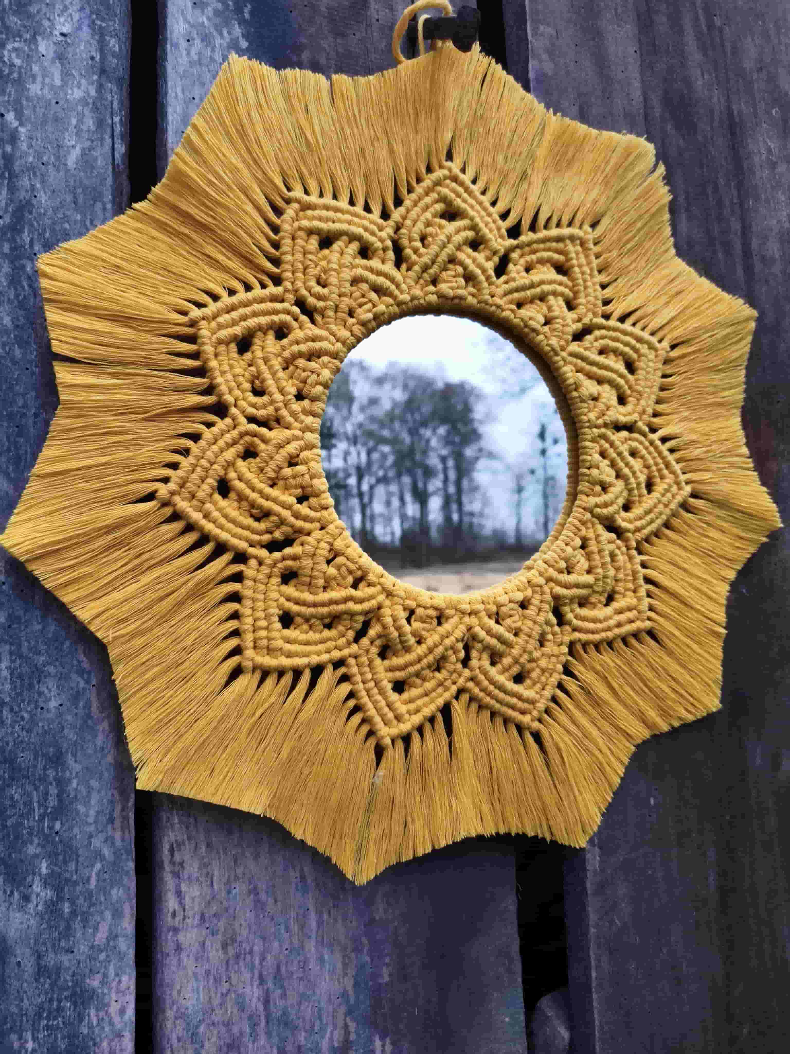 Boho makramowa mandala z lusterkiem SŁONECZNA AURA - DeasyArt – rękodzieło Boho, lampiony & dekoracje handmade