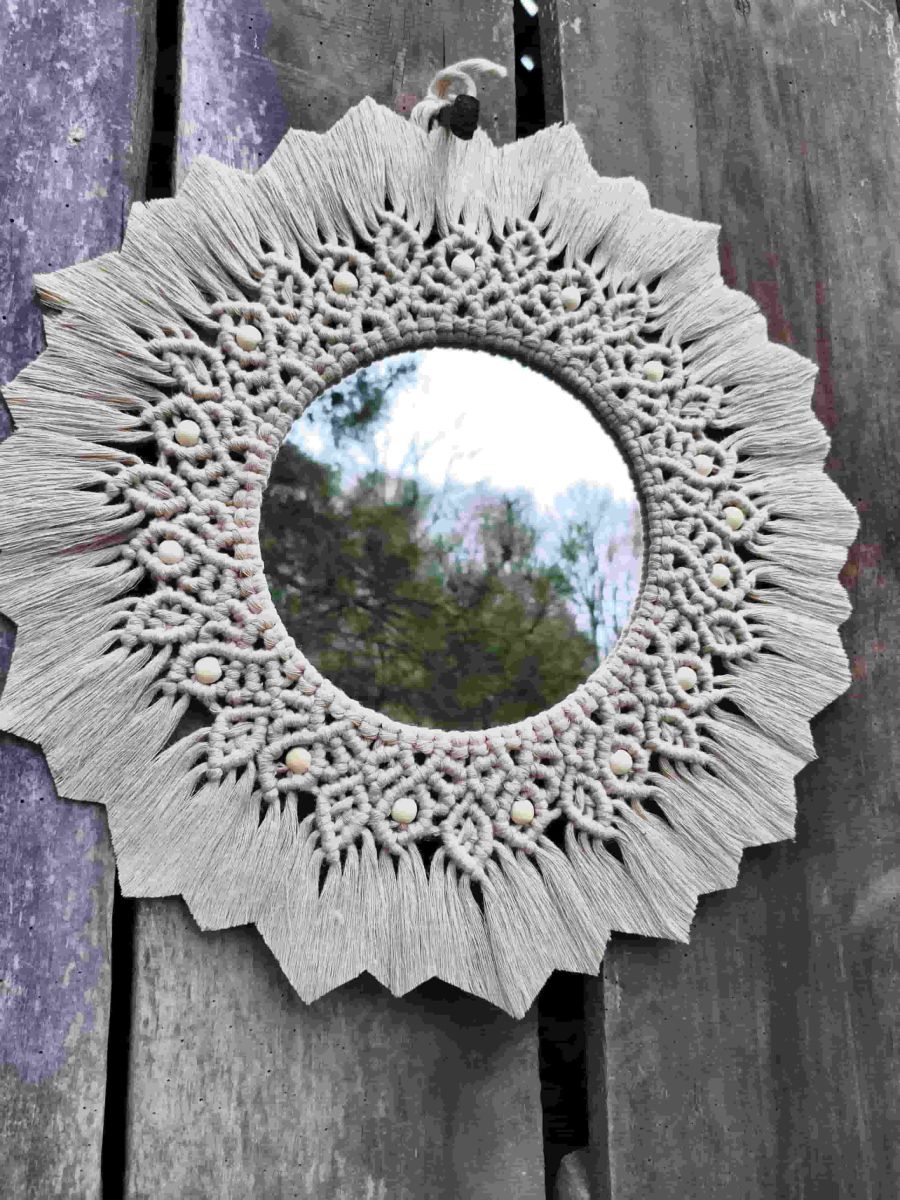 Mandala z lustrem w stylu Boho z drewnianymi koralikami BEŻOWA AURA - DeasyArt – rękodzieło Boho, lampiony & dekoracje handmade