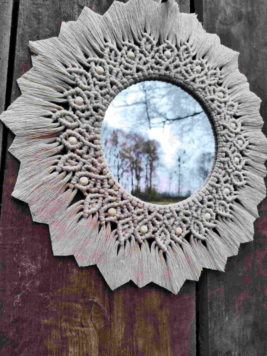 Mandala z lustrem w stylu Boho z drewnianymi koralikami BEŻOWA AURA - DeasyArt – rękodzieło Boho, lampiony & dekoracje handmade