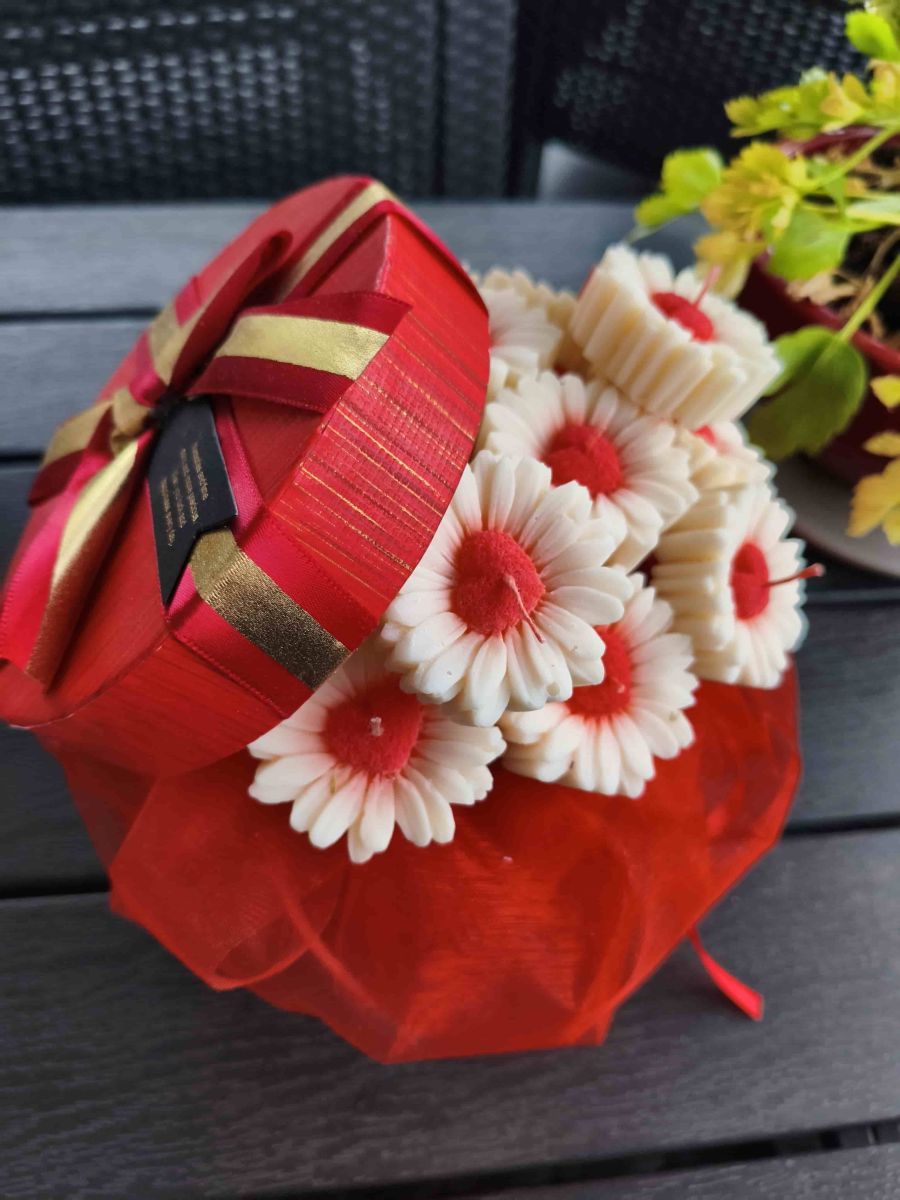 Candle flower box XL stokrotki z sercem wykonany z naturalnych świec sojowych z aromatem - DeasyArt – rękodzieło Boho, lampiony & dekoracje handmade