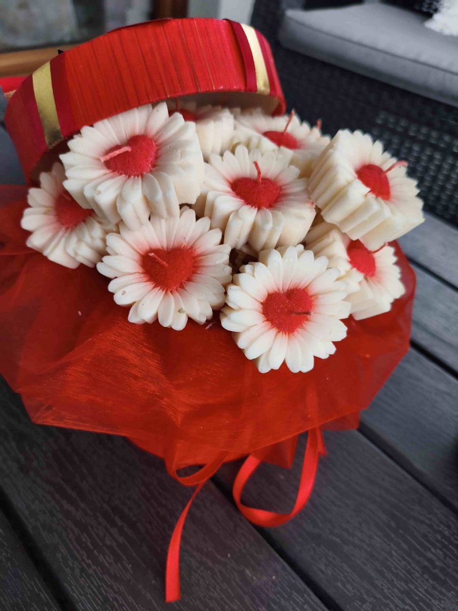 Candle flower box XL stokrotki z sercem wykonany z naturalnych świec sojowych z aromatem - DeasyArt – rękodzieło Boho, lampiony & dekoracje handmade