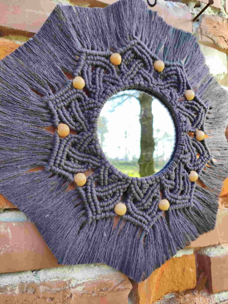 Mandala z lustrem w stylu Boho z drewnianymi koralikami CZEKOLADOWY BLASK - DeasyArt – rękodzieło Boho, lampiony & dekoracje handmade