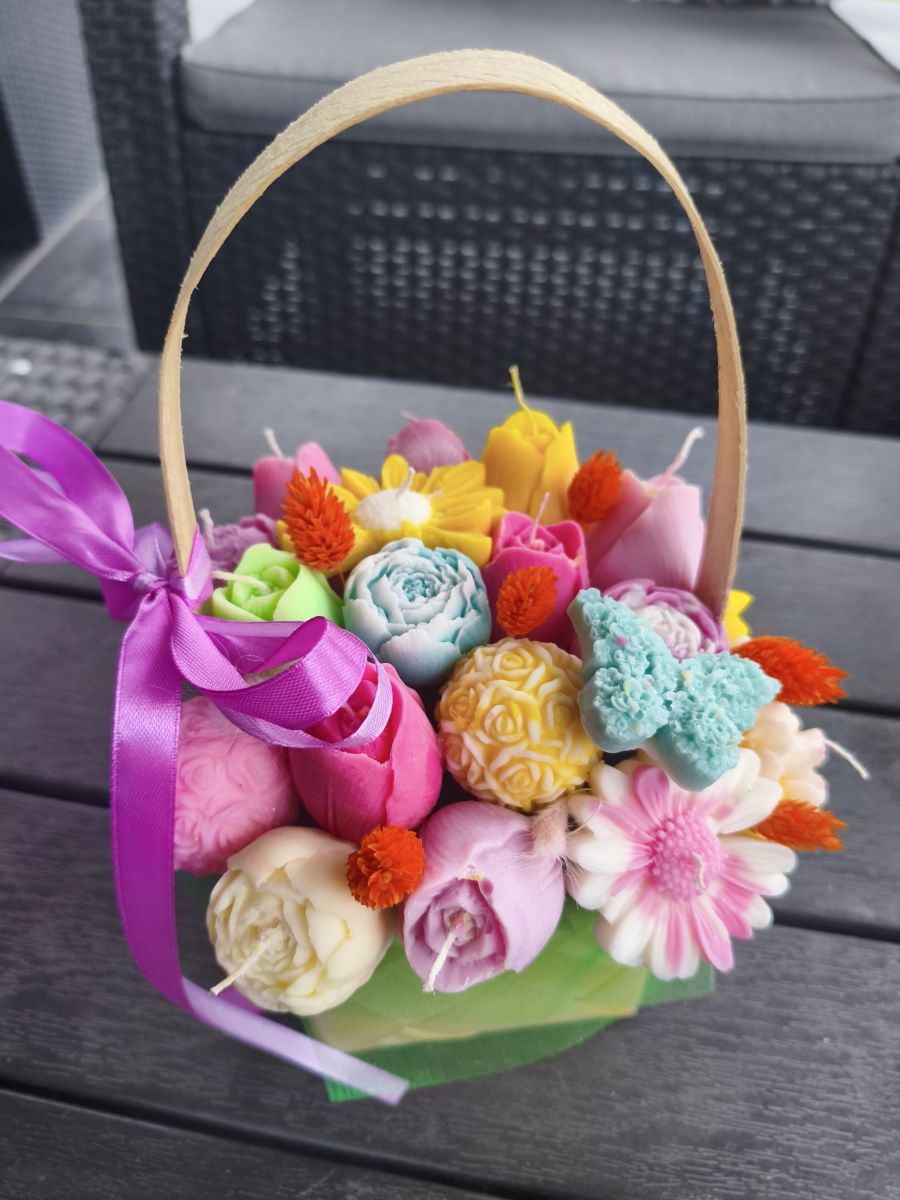 Candle flower box M w koszyku wykonany z naturalnego wosku świec sojowych z aromatem - DeasyArt – rękodzieło Boho, lampiony & dekoracje handmade