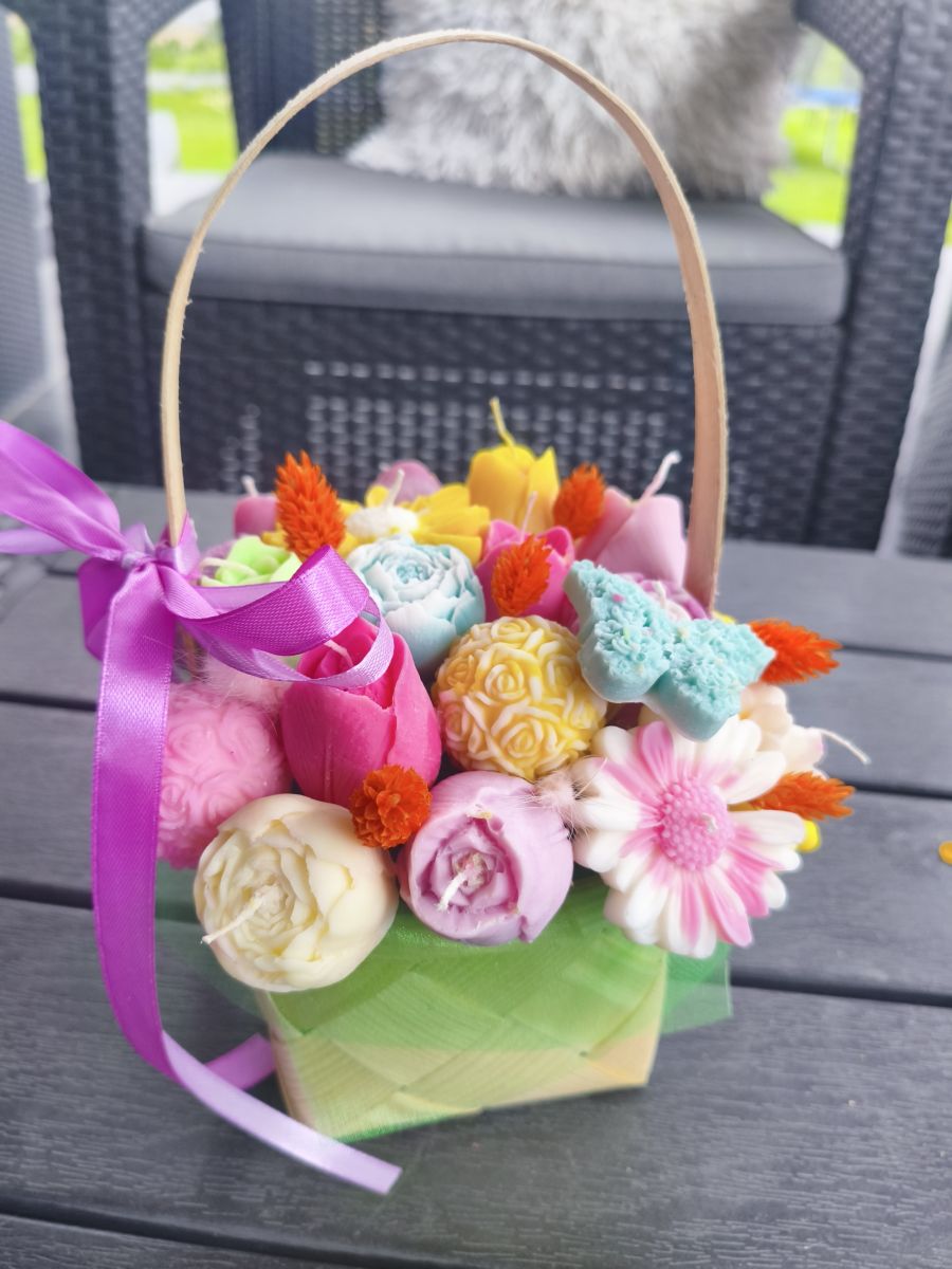 Candle flower box M w koszyku wykonany z naturalnego wosku świec sojowych z aromatem - DeasyArt – rękodzieło Boho, lampiony & dekoracje handmade