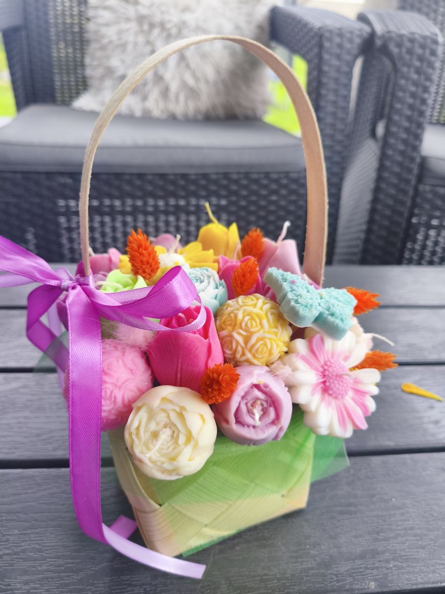 Candle flower box M w koszyku wykonany z naturalnego wosku świec sojowych z aromatem - DeasyArt – rękodzieło Boho, lampiony & dekoracje handmade