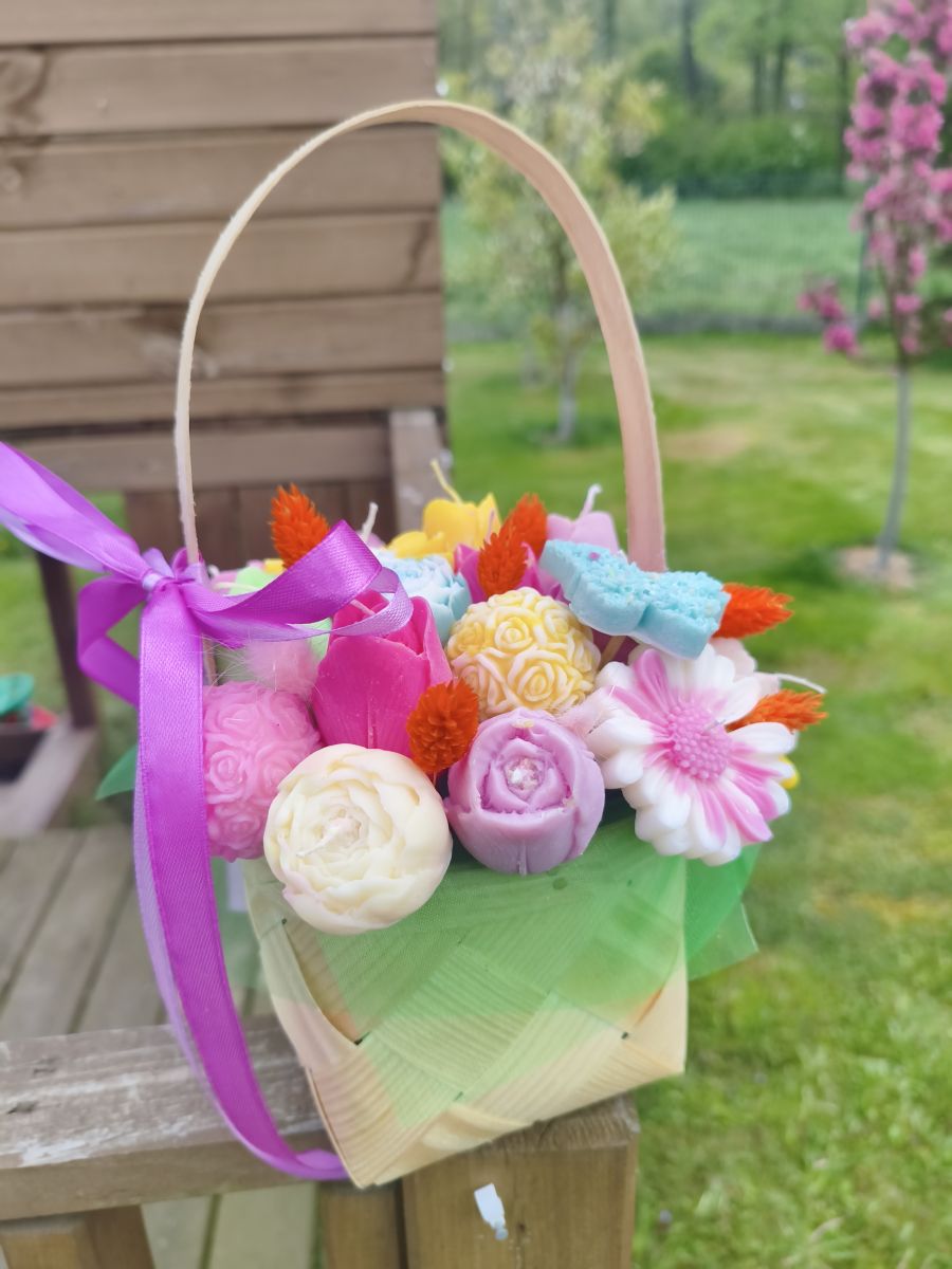 Candle flower box M w koszyku wykonany z naturalnego wosku świec sojowych z aromatem - DeasyArt – rękodzieło Boho, lampiony & dekoracje handmade
