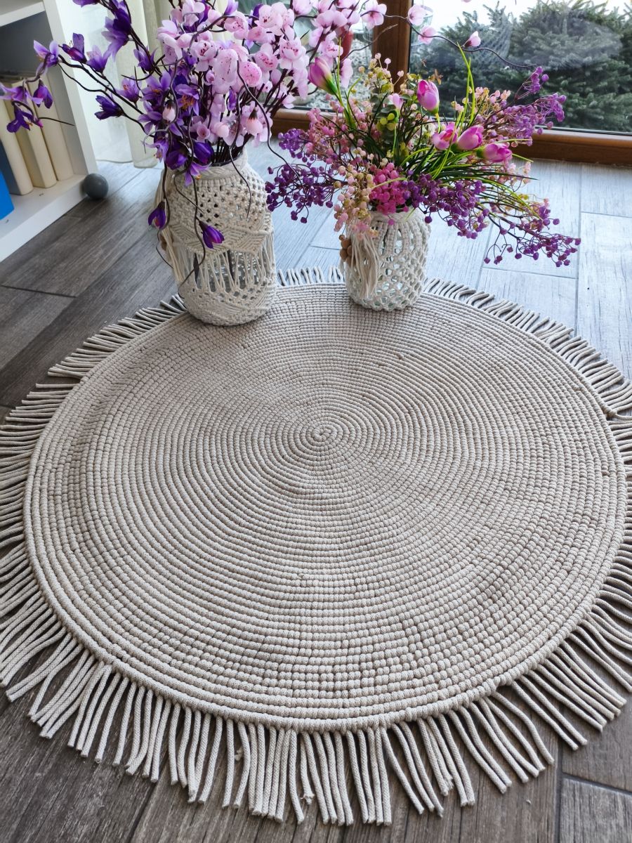 Makramowy dywanik w stylu Boho w kolorze beż - DeasyArt – rękodzieło Boho, lampiony & dekoracje handmade