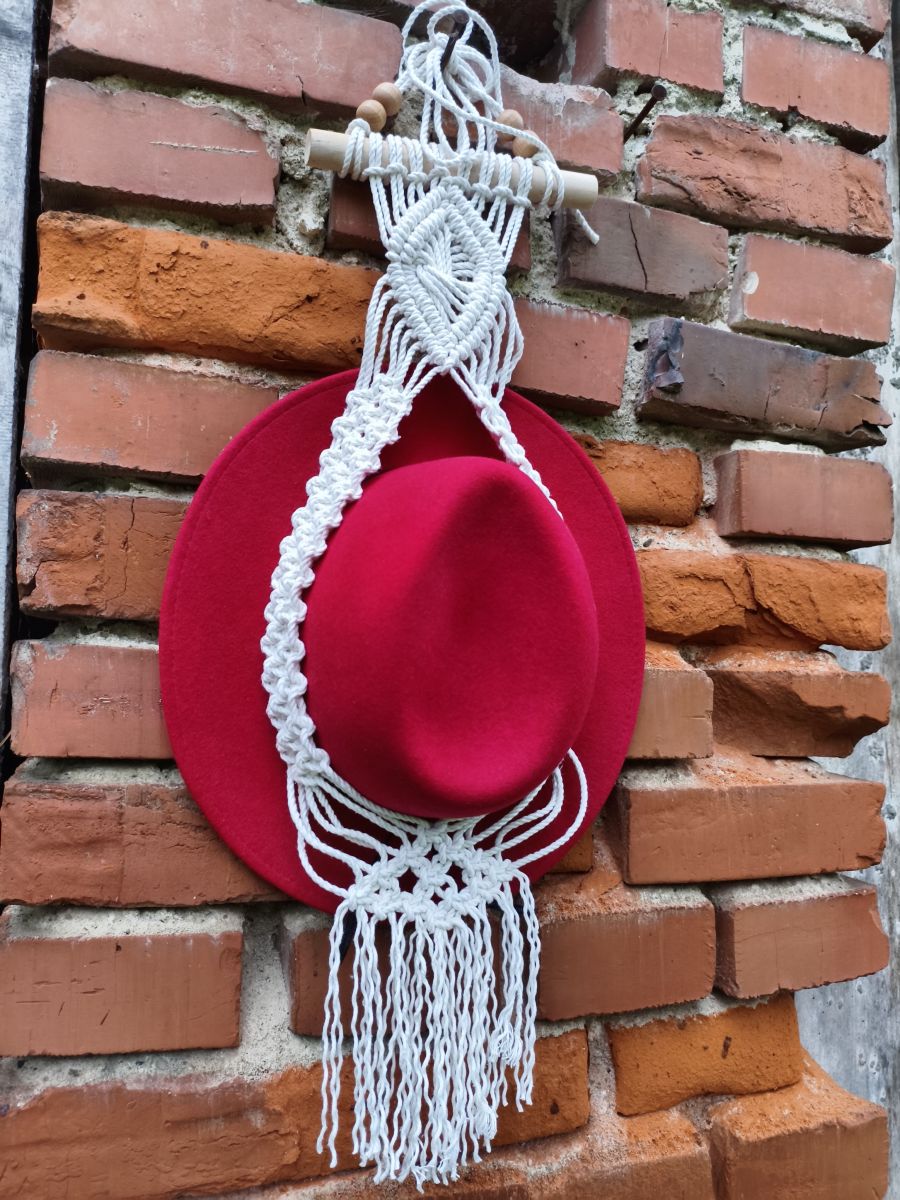 Piękny i niepowtarzalny wieszak na kapelusz – makrama handmade - DeasyArt – rękodzieło Boho, lampiony & dekoracje handmade