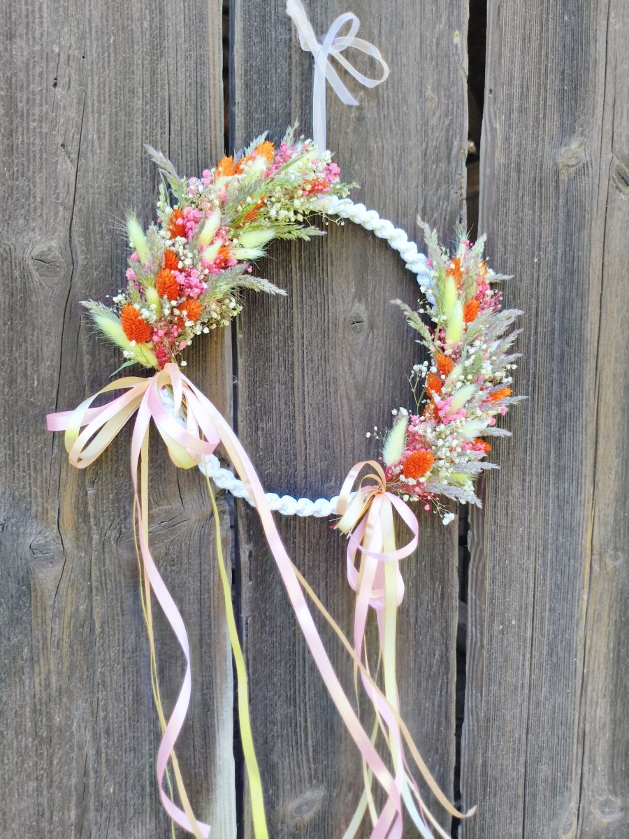 Makramowa zawieszka „Pastelowy Susz” – ręcznie robiona dekoracja boho - DeasyArt – rękodzieło Boho, lampiony & dekoracje handmade