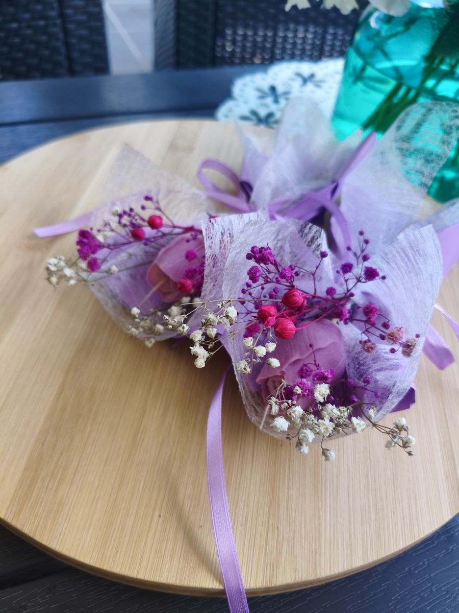 Bukiecik " Tulipanowa iskierka" z świecą z naturalnego wosku sojowego - DeasyArt – rękodzieło Boho, lampiony & dekoracje handmade