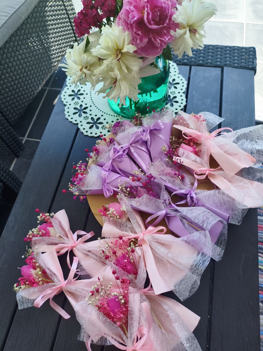 Bukiecik " Tulipanowa iskierka" z świecą z naturalnego wosku sojowego - DeasyArt – rękodzieło Boho, lampiony & dekoracje handmade