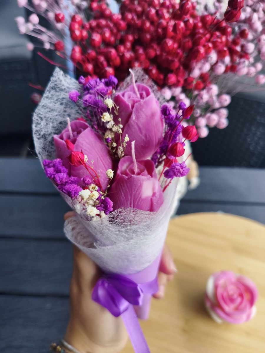Bukiecik "Fioletowy sen" z wosku sojowego z aromatem kwiatowym z nutką truskawki - DeasyArt – rękodzieło Boho, lampiony & dekoracje handmade