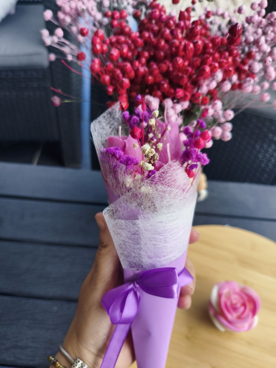 Bukiecik "Fioletowy sen" z wosku sojowego z aromatem kwiatowym z nutką truskawki - DeasyArt – rękodzieło Boho, lampiony & dekoracje handmade