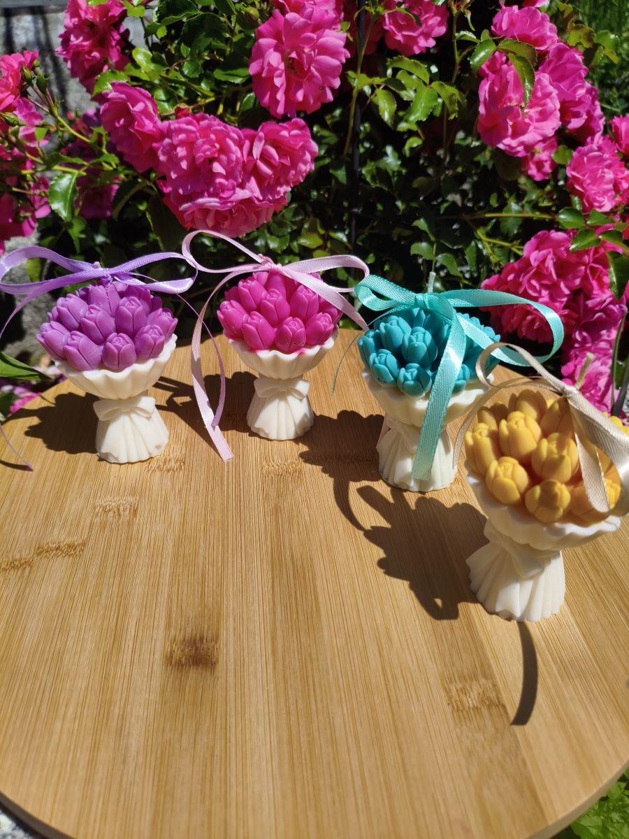 Bukiecik Zapachowych Tulipanów – świeca, która zachwyca wyglądem i aromatem - DeasyArt – rękodzieło Boho, lampiony & dekoracje handmade