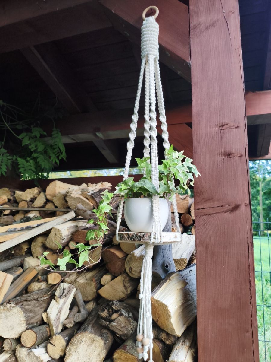 Brzozowa Harmonia – ręcznie pleciony kwietnik makramowy w stylu boho - DeasyArt – rękodzieło Boho, lampiony & dekoracje handmade