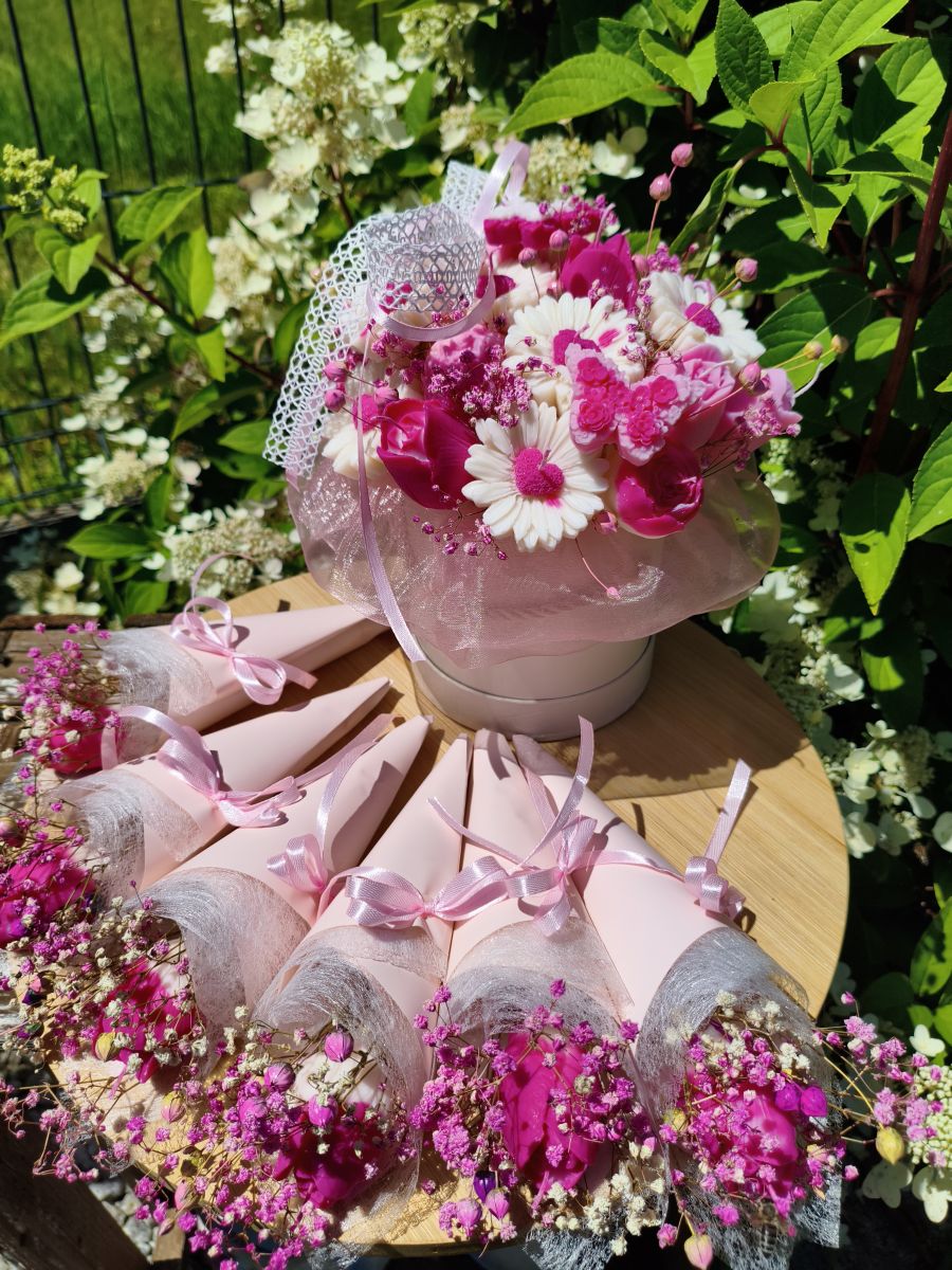 Strawberry Peony Bloom – Flower Candle Box L prezent z naturalnego wosku sojowego - DeasyArt – rękodzieło Boho, lampiony & dekoracje handmade