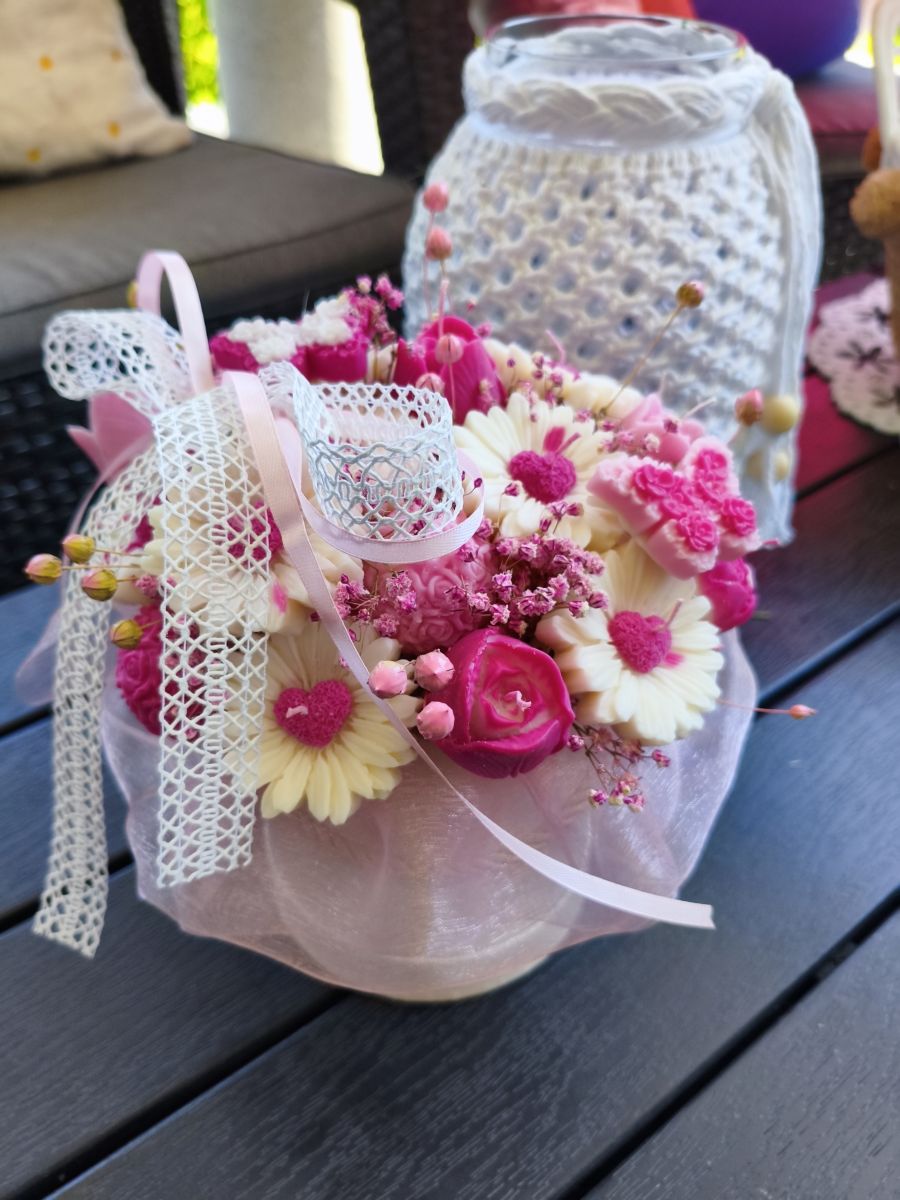 Strawberry Peony Bloom – Flower Candle Box L prezent z naturalnego wosku sojowego - DeasyArt – rękodzieło Boho, lampiony & dekoracje handmade