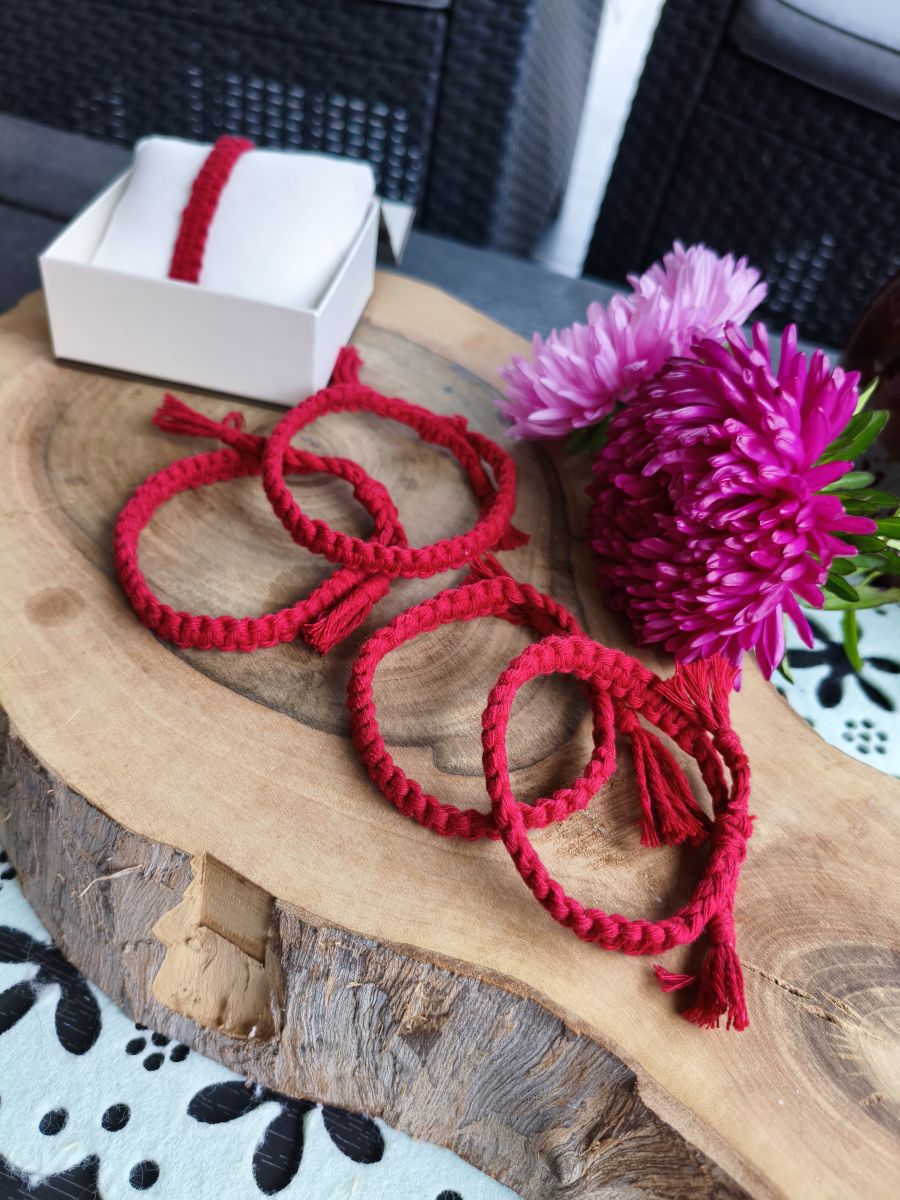 Bransoletka makramowa „Czerwony Szept” – ręcznie pleciona, na dowolny wymiar - DeasyArt – rękodzieło Boho, lampiony & dekoracje handmade
