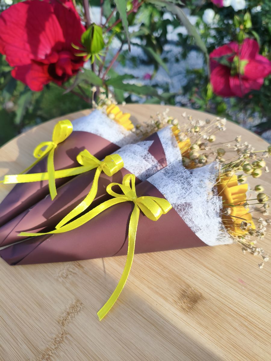 Słoneczna Chwila – bukiecik z sojowym słonecznikiem - DeasyArt – rękodzieło Boho, lampiony & dekoracje handmade