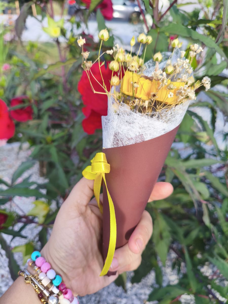 Słoneczna Chwila – bukiecik z sojowym słonecznikiem - DeasyArt – rękodzieło Boho, lampiony & dekoracje handmade