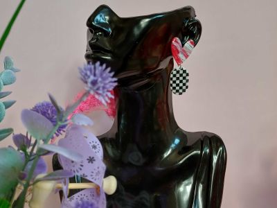 Kolczyki z glinki polimerowej termoutwardzalnej SZACH MAT MIŁOŚCI - DeasyArt – rękodzieło Boho, lampiony & dekoracje handmade