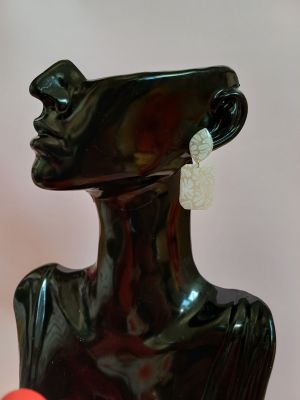 Kolczyki z glinki polimerowej termoutwardzalnej SZEPT LIŚCI - DeasyArt – rękodzieło Boho, lampiony & dekoracje handmade