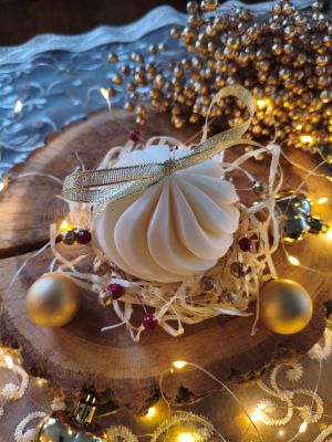 Świąteczna świeca sojowa BOMBKA  - DeasyArt – rękodzieło Boho, lampiony & dekoracje handmade