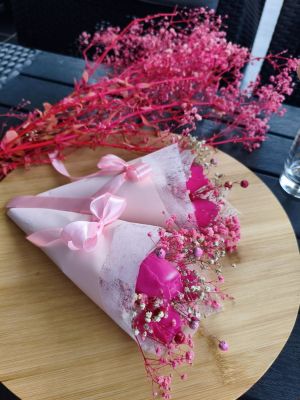 Bukiecik Świecowy „Truskawkowa Mgiełka” - DeasyArt – rękodzieło Boho, lampiony & dekoracje handmade