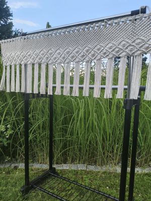 Polna Harmonia – makramowa zazdrostka, która wnosi do wnętrza spokój i naturalne piękno. - DeasyArt – rękodzieło Boho, lampiony & dekoracje handmade