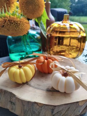 Ręcznie robiona świeca sojowa DYNIOWA – gorzka czekolada & pomarańcza / przyprawy korzenne | 3 kolory - DeasyArt – rękodzieło Boho, lampiony & dekoracje handmade