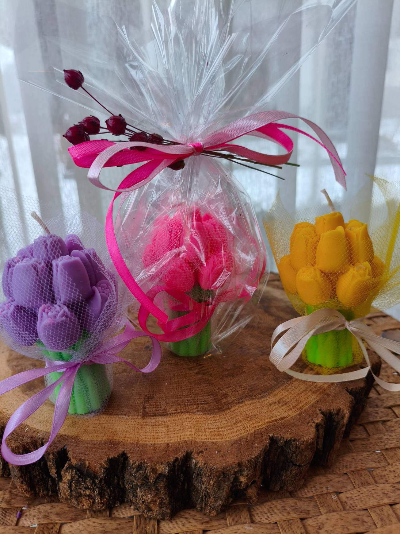 Upominek - świeca z wosku sojowego bukiet tulipanów - DeasyArt – rękodzieło Boho, lampiony & dekoracje handmade